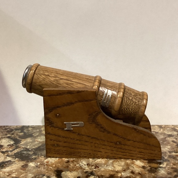 Huntsville Ont Canada Vintage Wooden 2 Piece Cannon Salt & Pepper Table Shakers - Picture 6 of 9